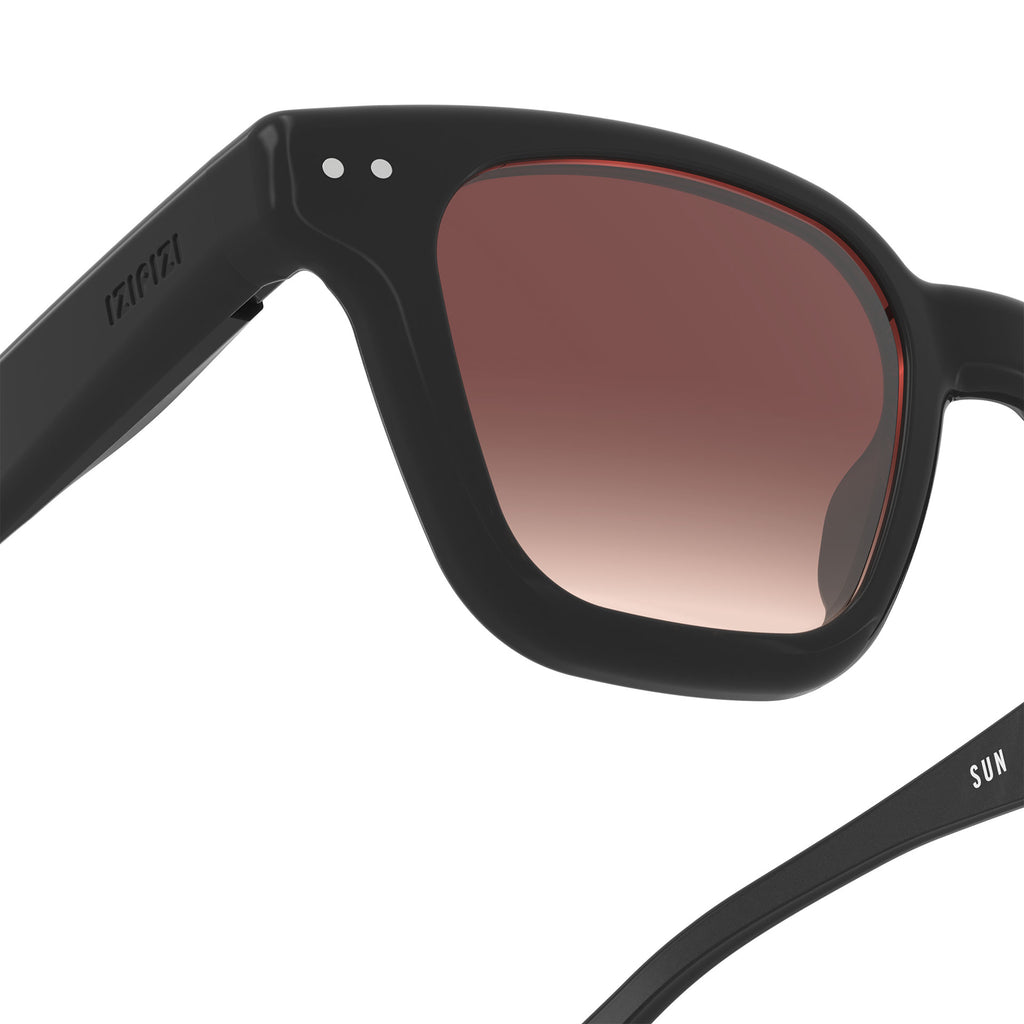 スタイリッシュです¨̮ )/ Black Road #ROAD Sunglasses by Izipizi - Crossroads SS26 Limited