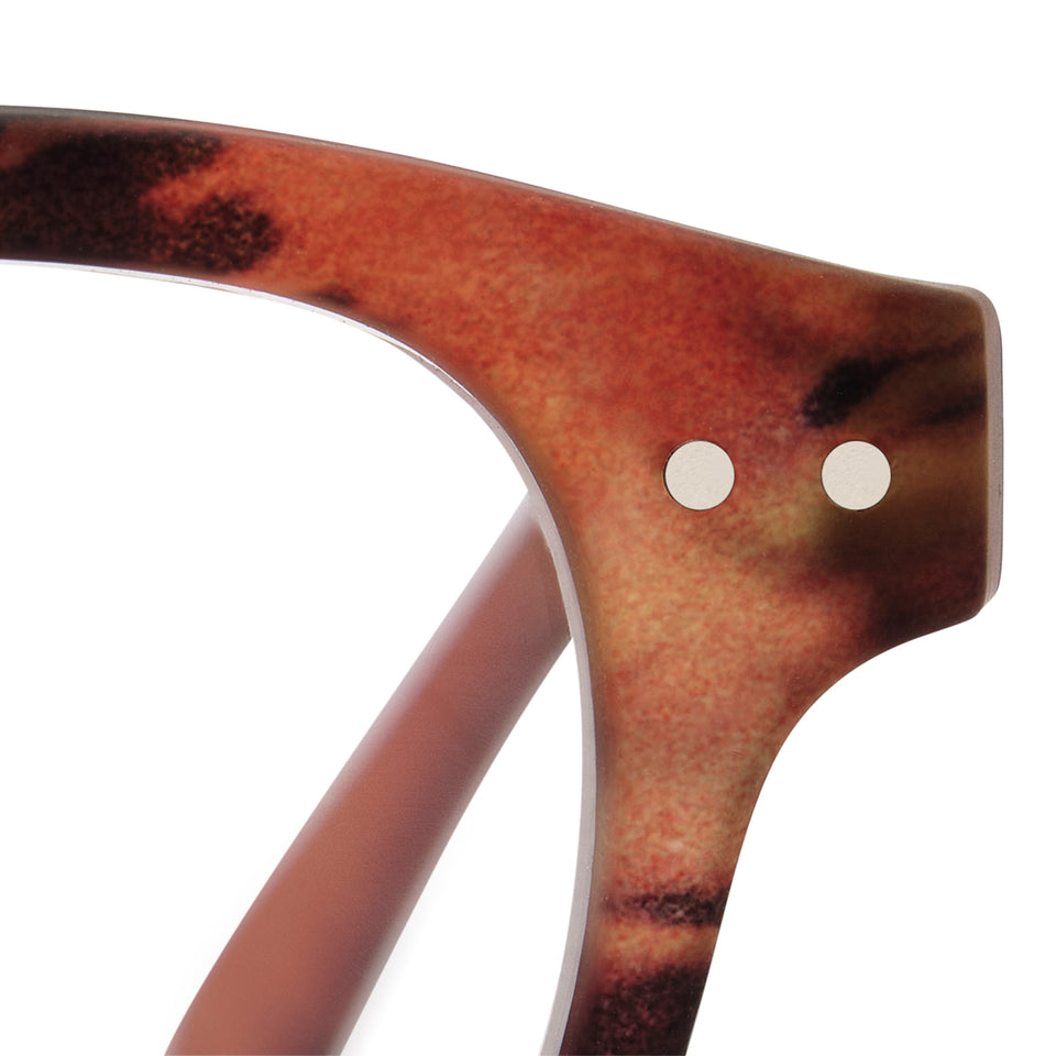 a pair of animal print reading glasses from Izipizi France