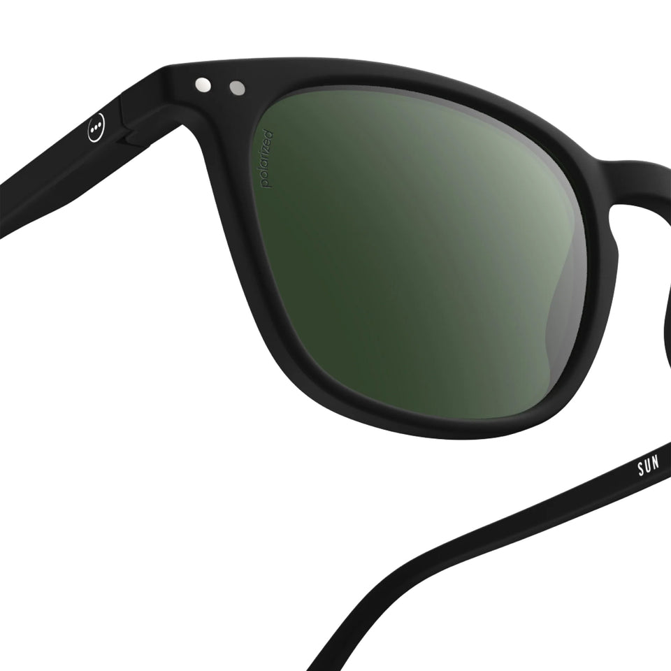 Black #E Polarized Sunglasses by Izipizi