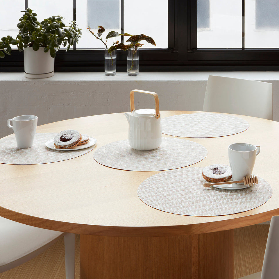 Chilewich Arrow placemat in Porcelain, lifestyle detail