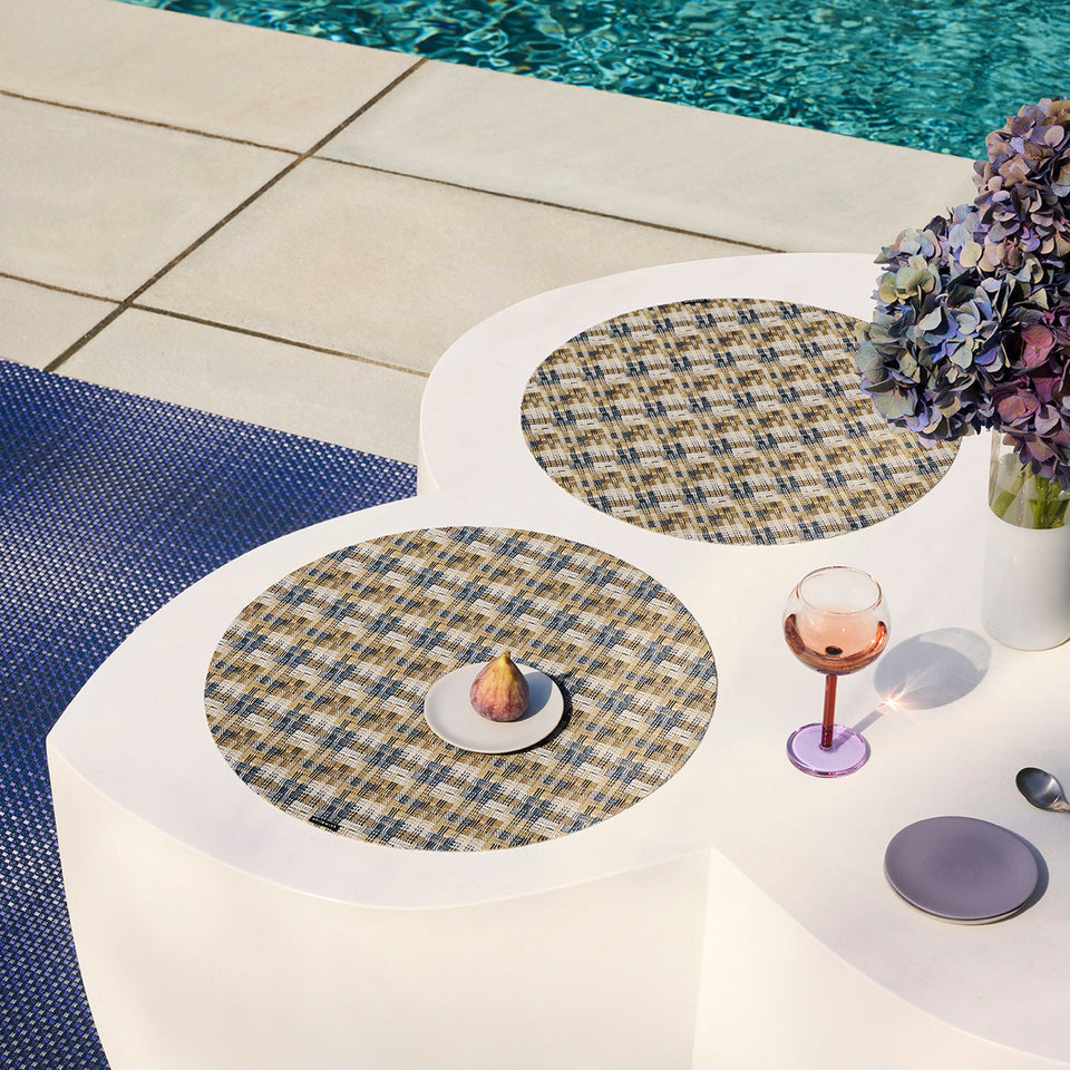 Chilewich Fable placemat in Coast, lifestyle detail