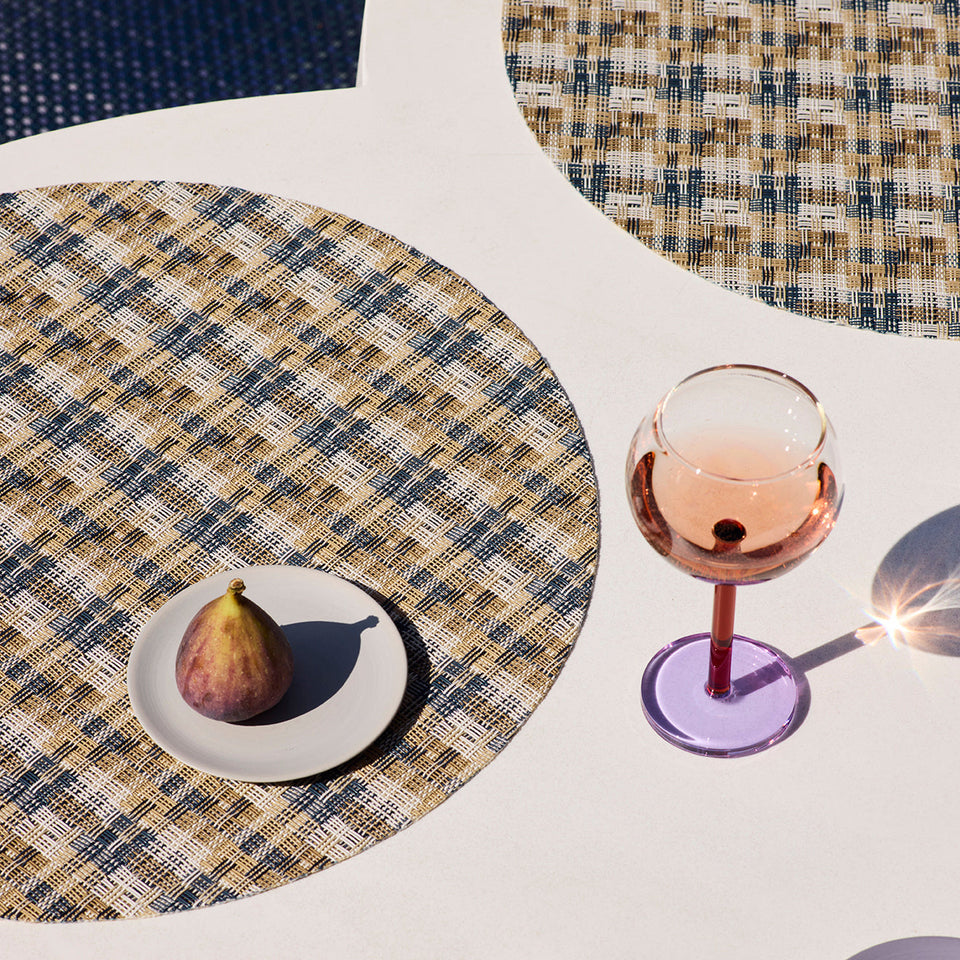 Chilewich Fable placemat in Coast, lifestyle detail