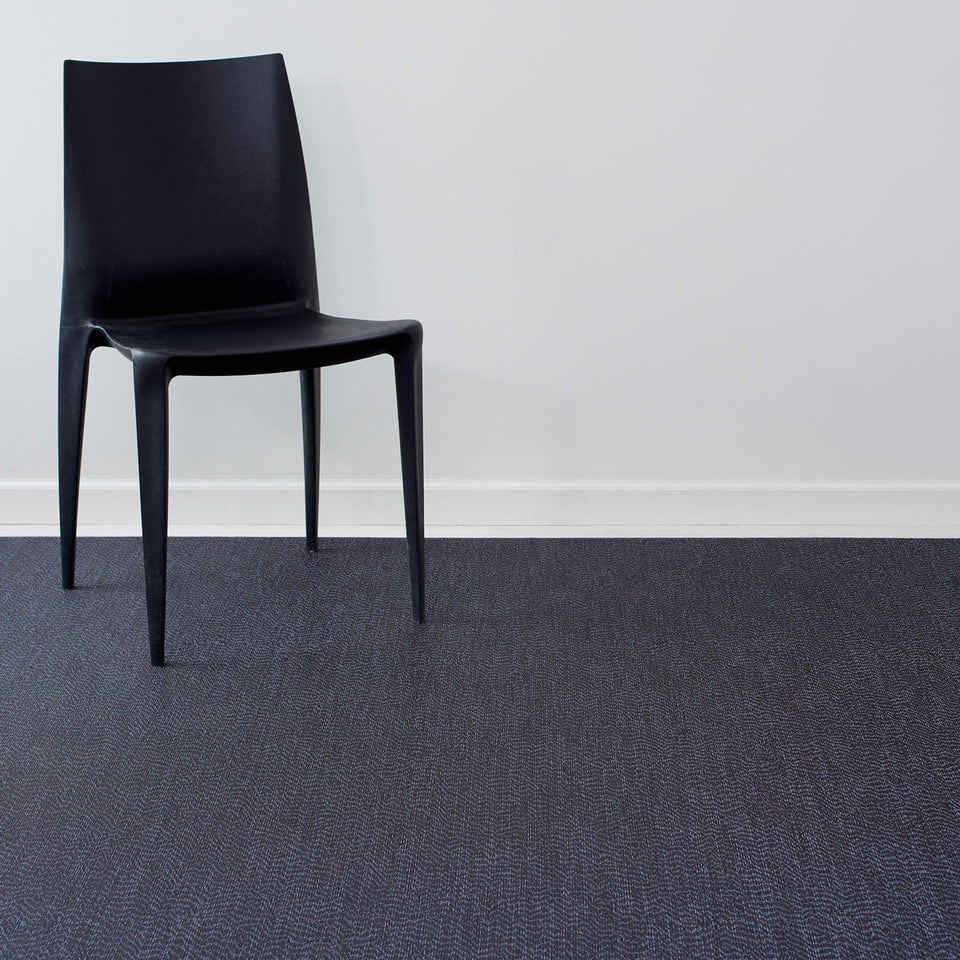 Moiré / Zephyr woven floor mat by Chilewich, interior setting