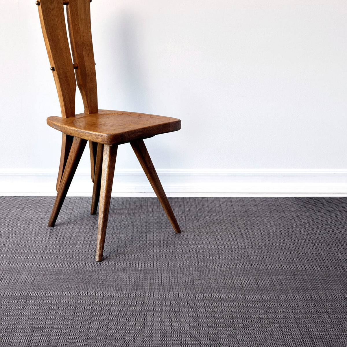 Thatch / Pewter woven floor mat by Chilewich, interior setting