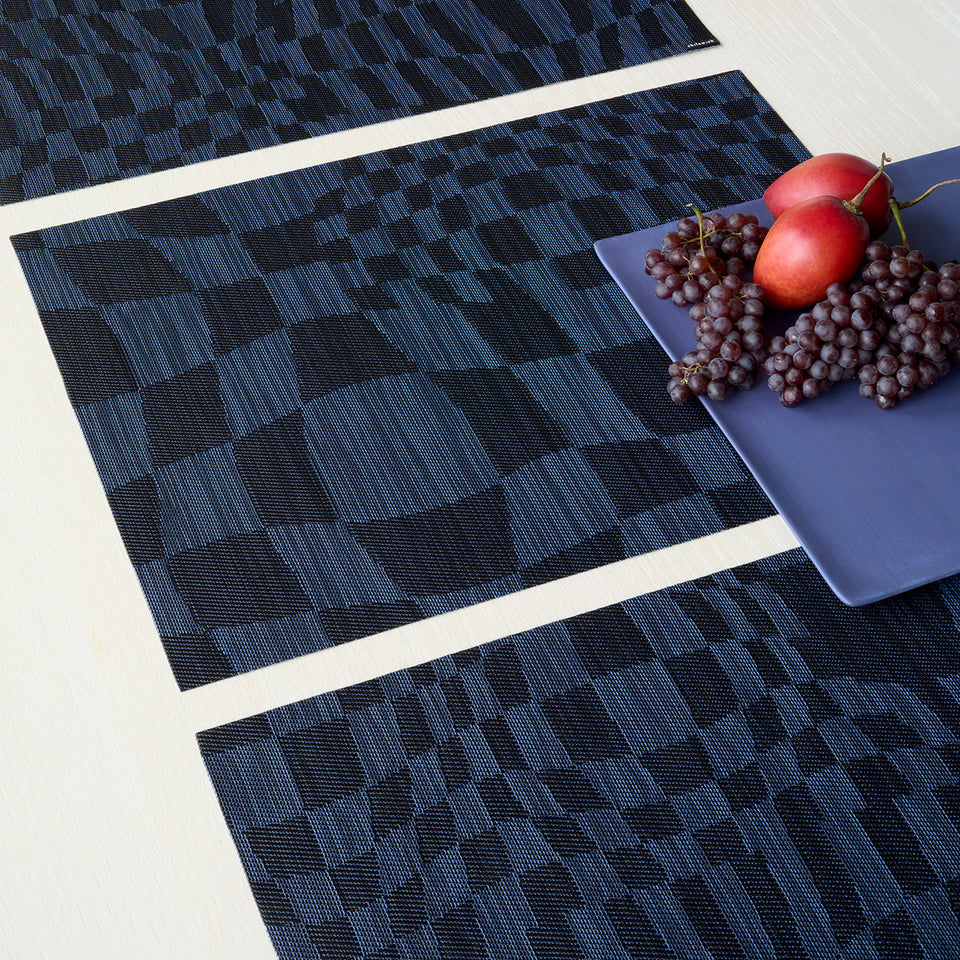 Chilewich Warp placemat in Ocean, lifestyle detail