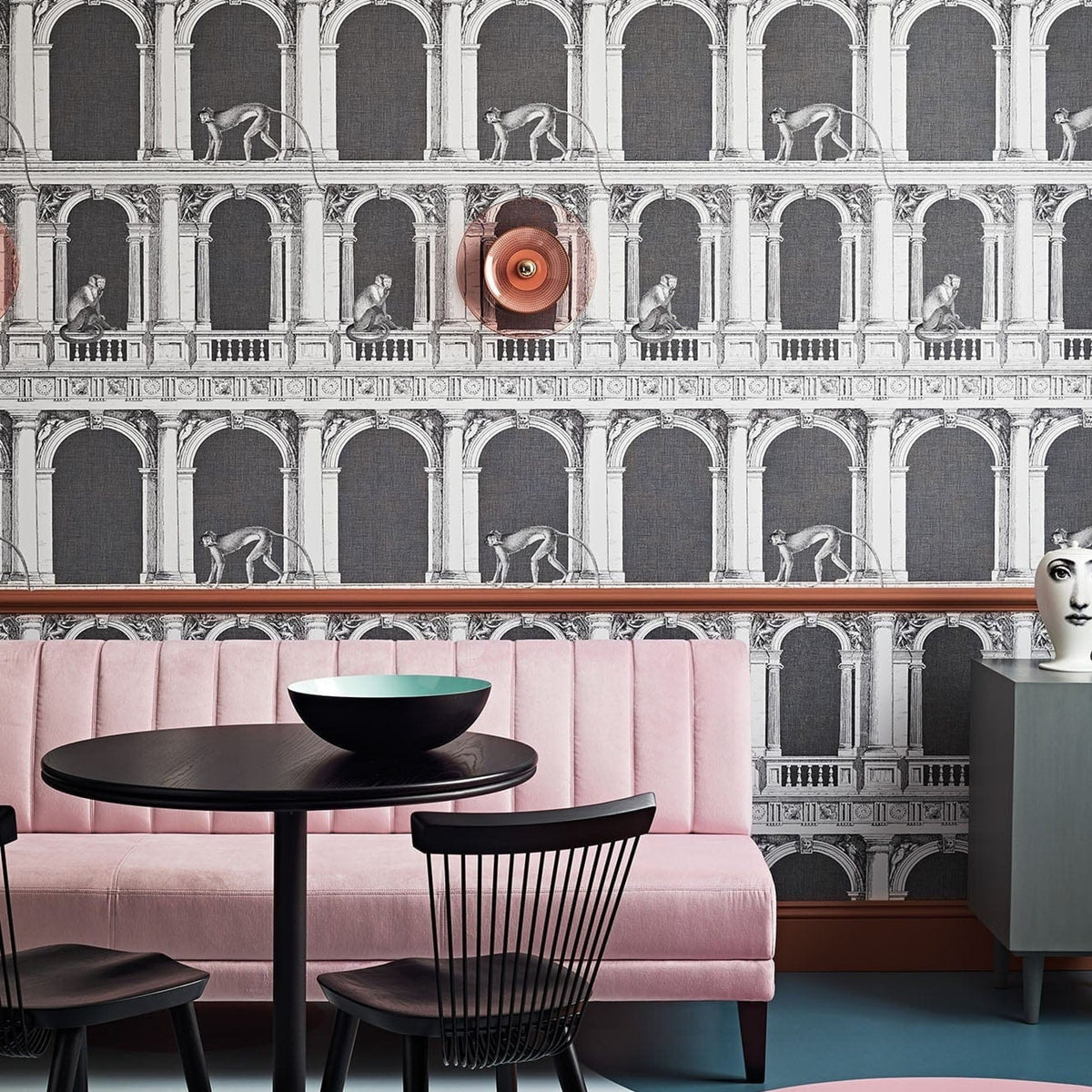 Fornasetti II Procuratie e Scimmie wallpaper in Black & White — lifestyle
