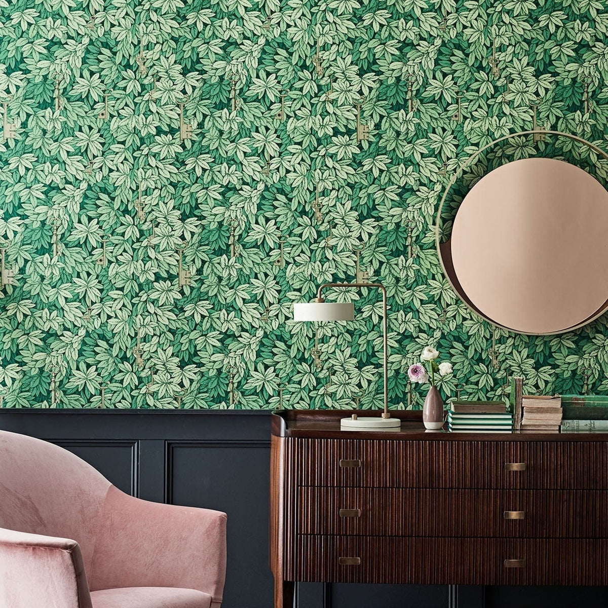 Cole & Son chiavi segrete wallpaper in Forest Green — lifestyle