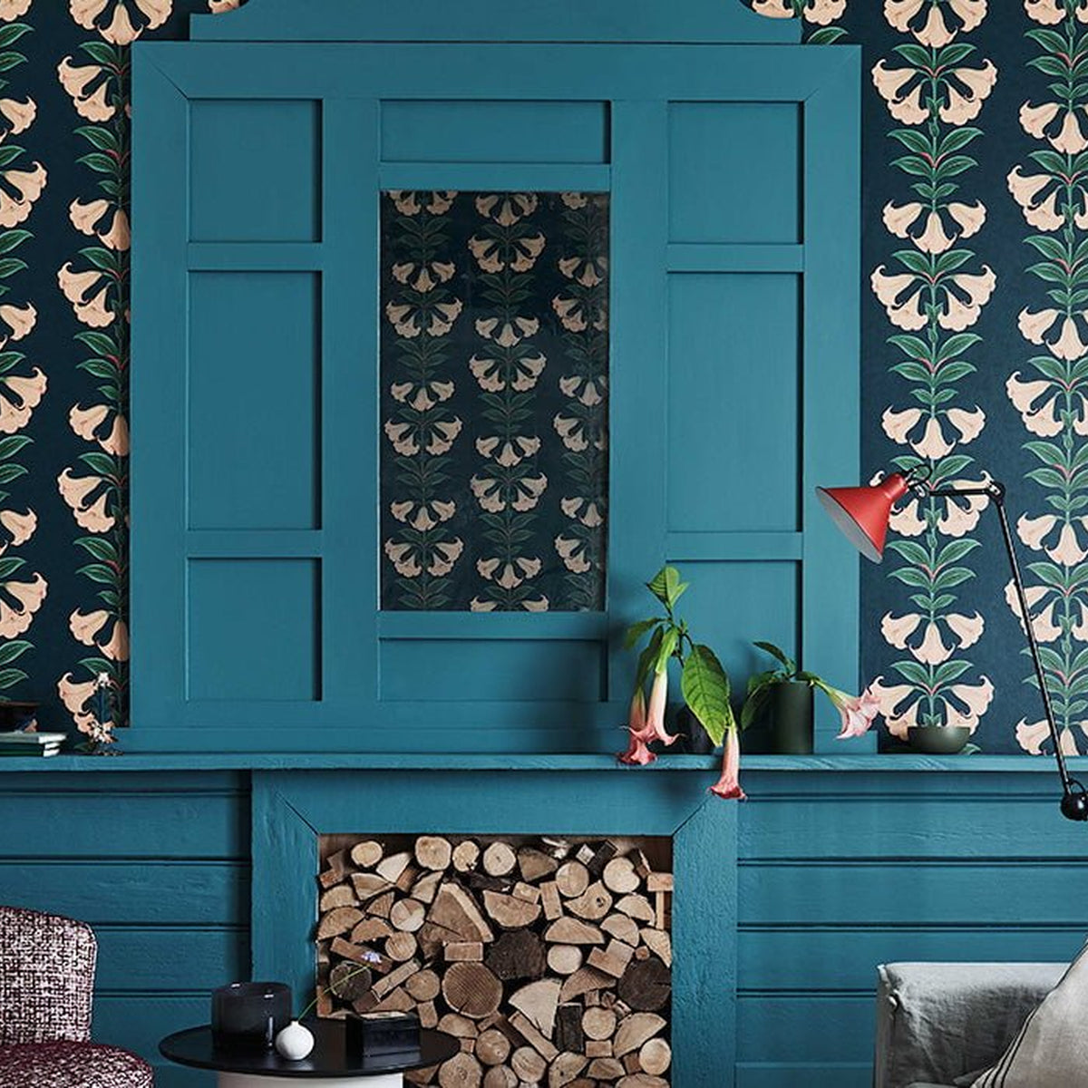 Cole & Son Angel's Trumpet in Coral & Viridian on Ink — room setting