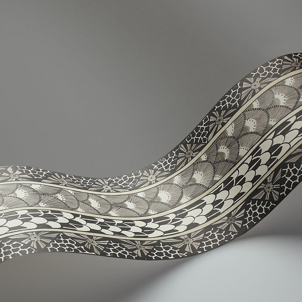 Cole & Son Ardmore Border in Soot & Snow — border detail