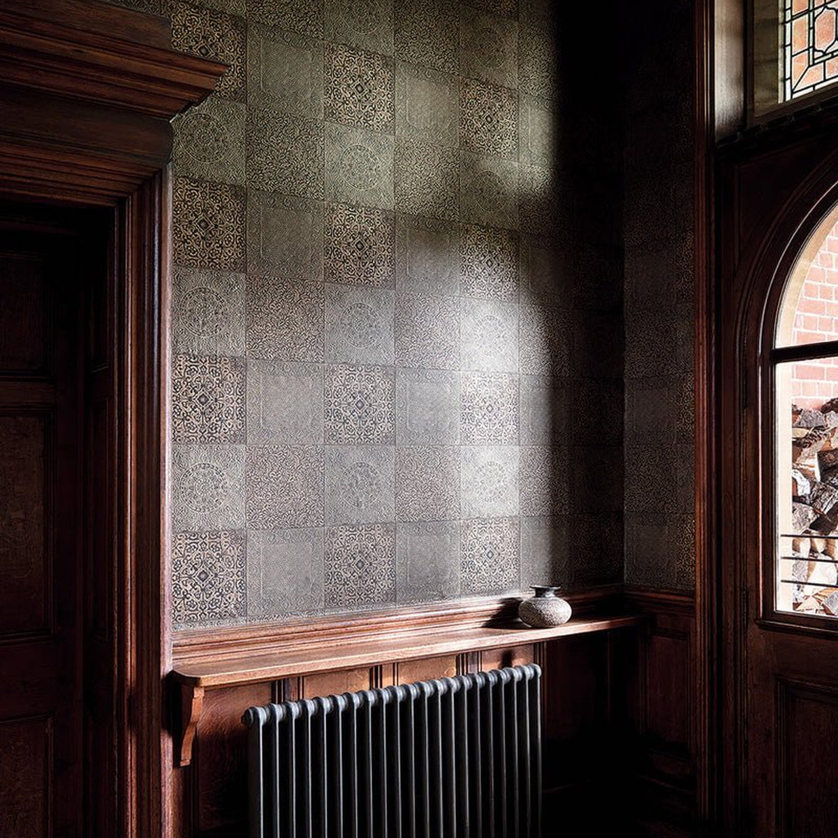 Cole & Son Bazaar wallpaper in Pewter — room setting