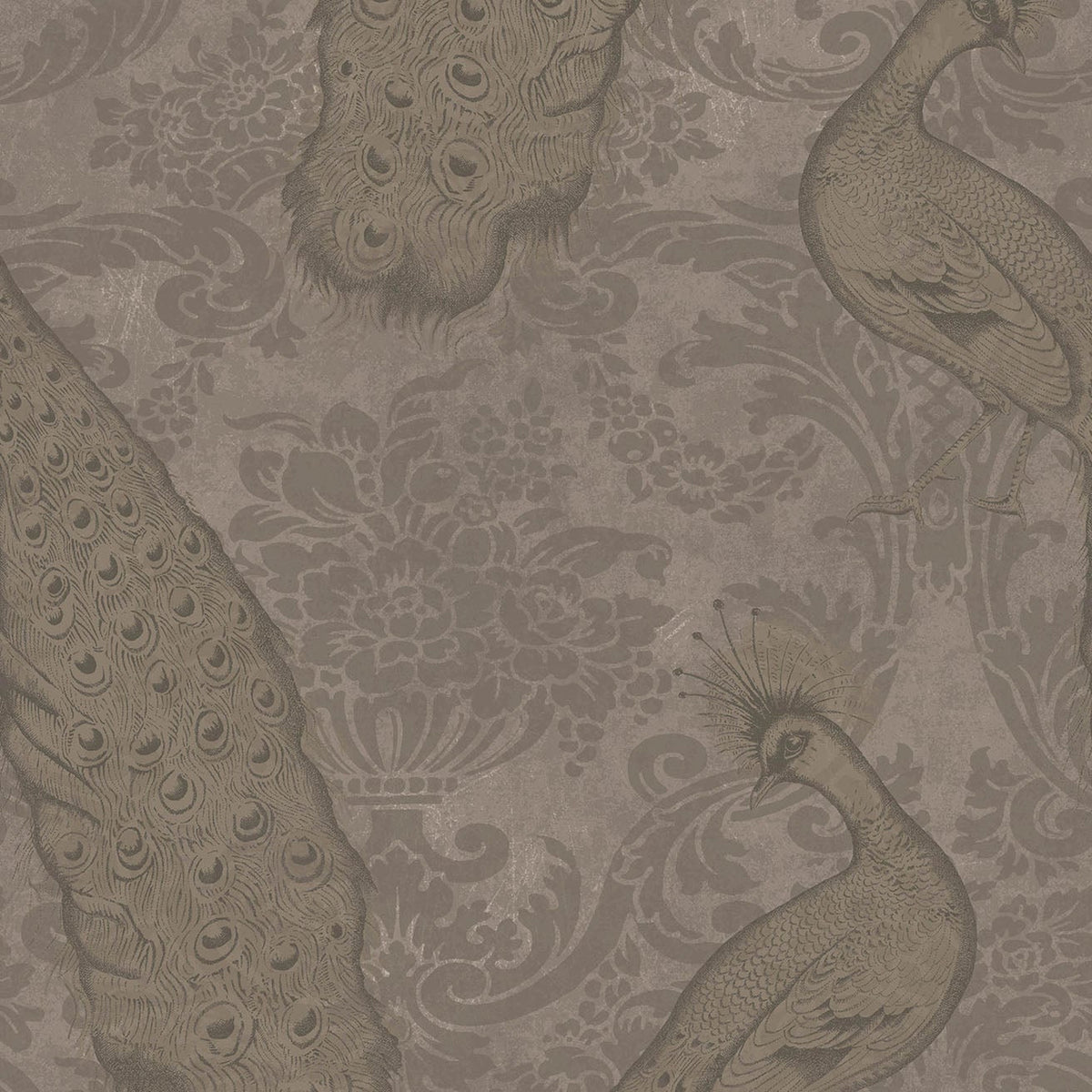 Cole & Son Byron wallpaper in Metallic Gilver — pattern