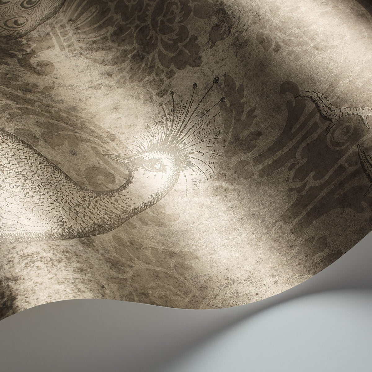 Cole & Son Byron wallpaper in Metallic Gilver — detail