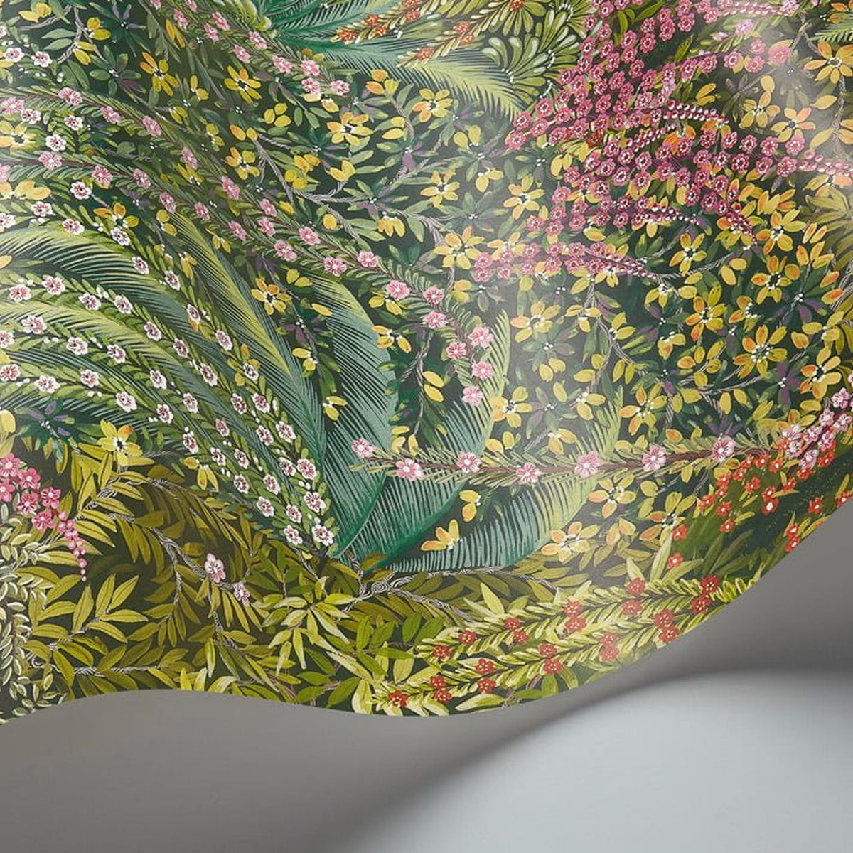 Cole & Son Cascade wallpaper in Leaf Green — detail