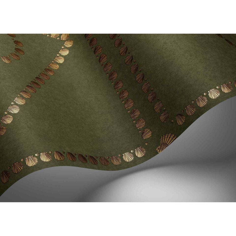Detail of Cole & Son Conchiglie wallpaper in Antique Gold on Ivy