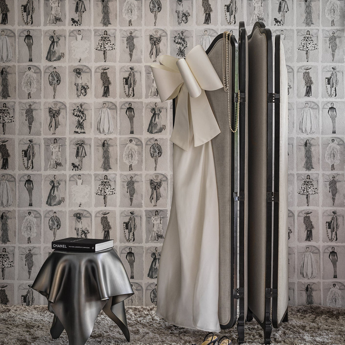 Cole & Son Couture Carousel with Windows wallpaper in Monochrome Pearl — room setting