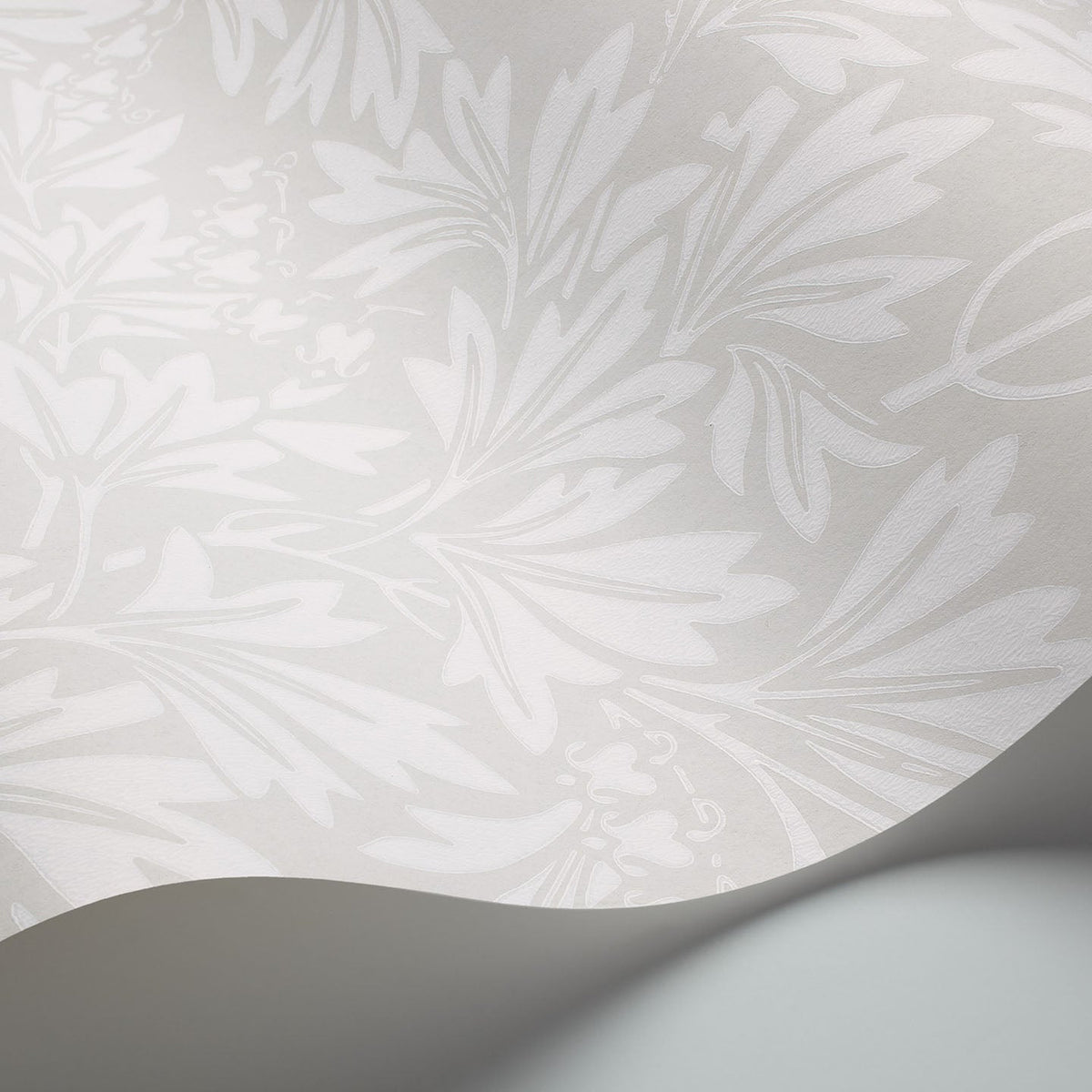 Dialytra wallpaper by Cole & Son, 88/11044, curved paper detail