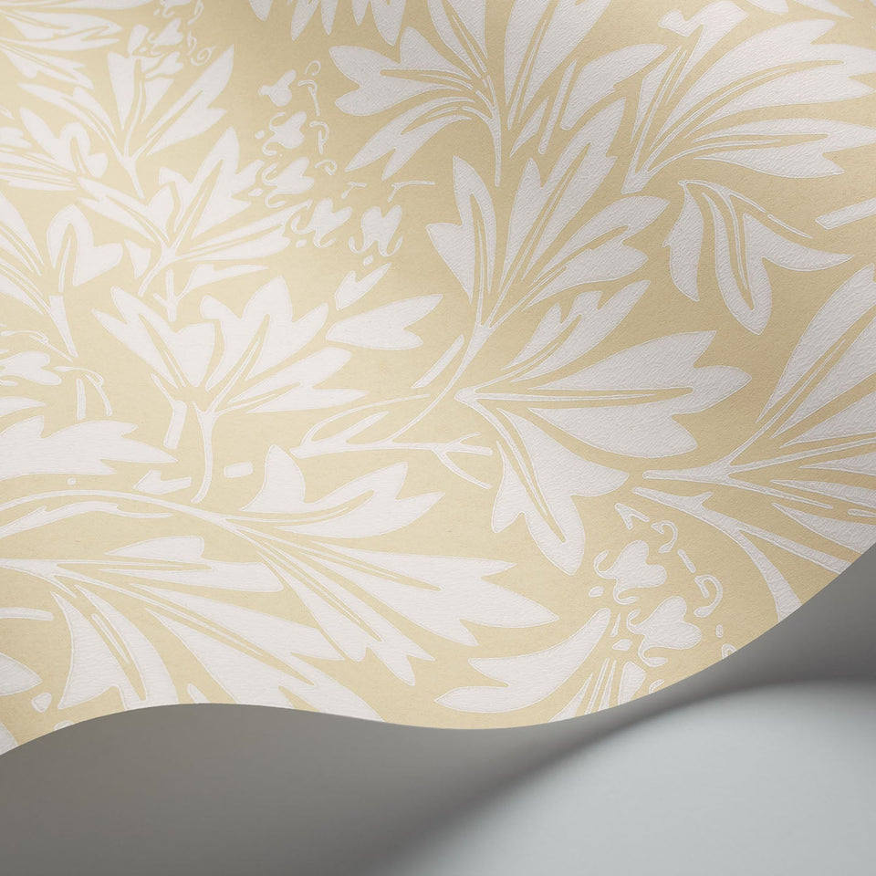 Dialytra wallpaper by Cole & Son, 88/11046, curved paper detail