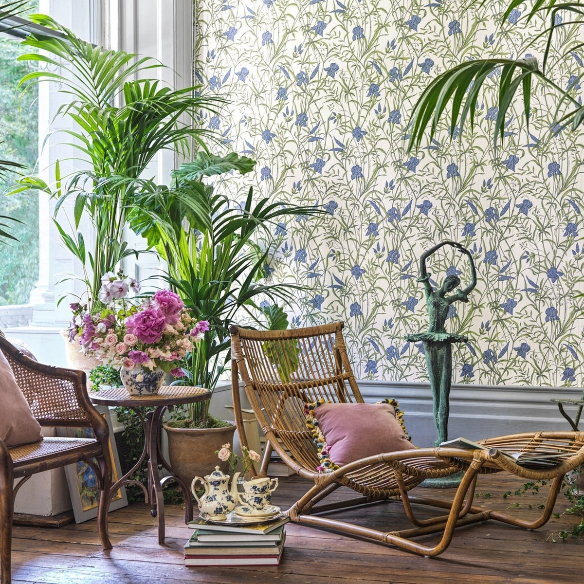 Cole & Son Iris wallpaper