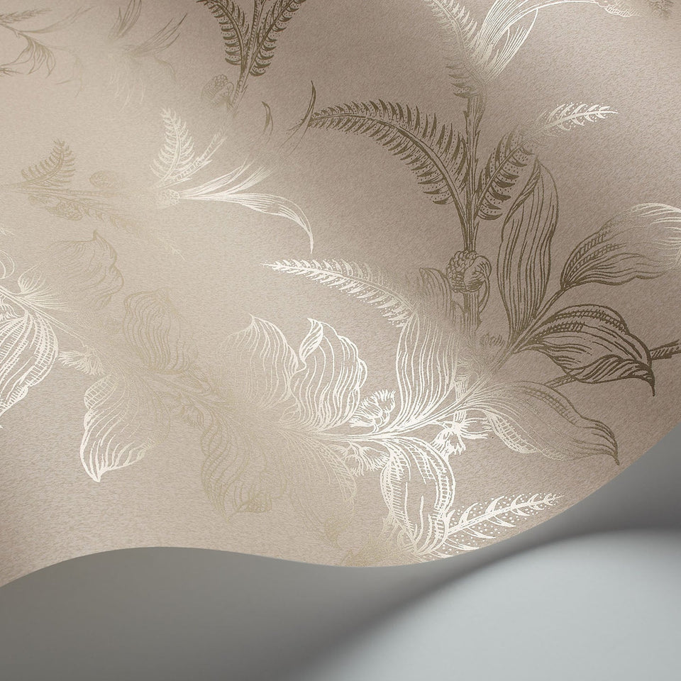 Ludlow wallpaper by Cole & Son in Metallic Gilver on Linen, detail