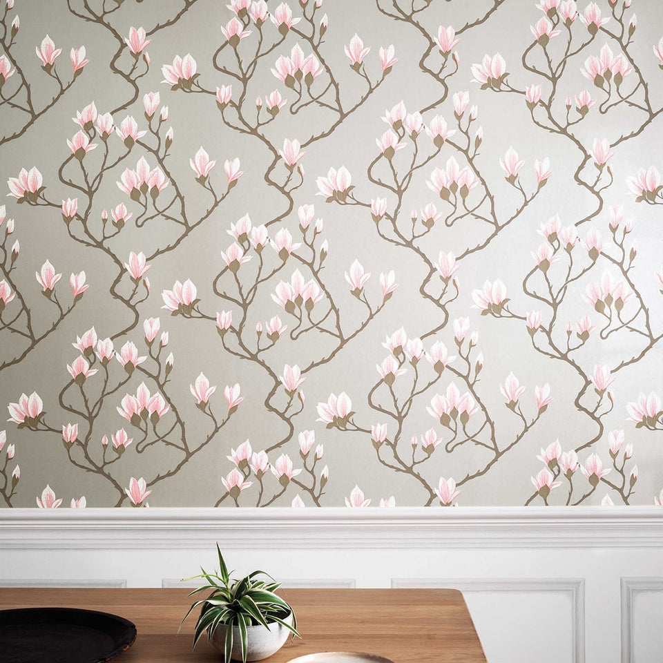 Magnolia wallpaper by Cole & Son, Alabaster on Metallic Silver, room setting