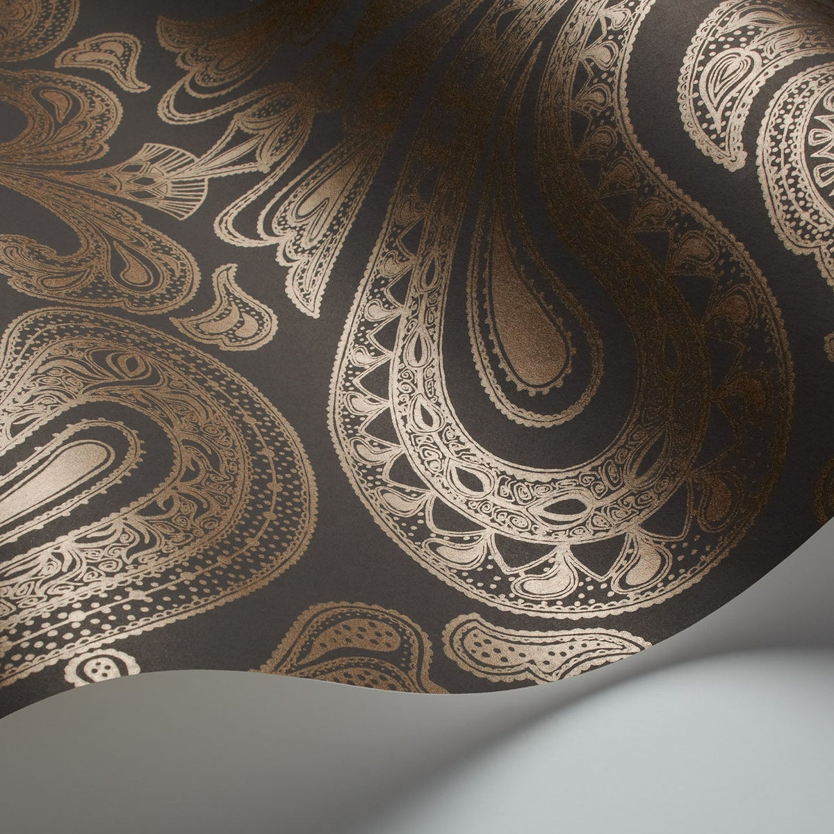 Malabar wallpaper by Cole & Son, Metallic Bronze on Charcoal, detail