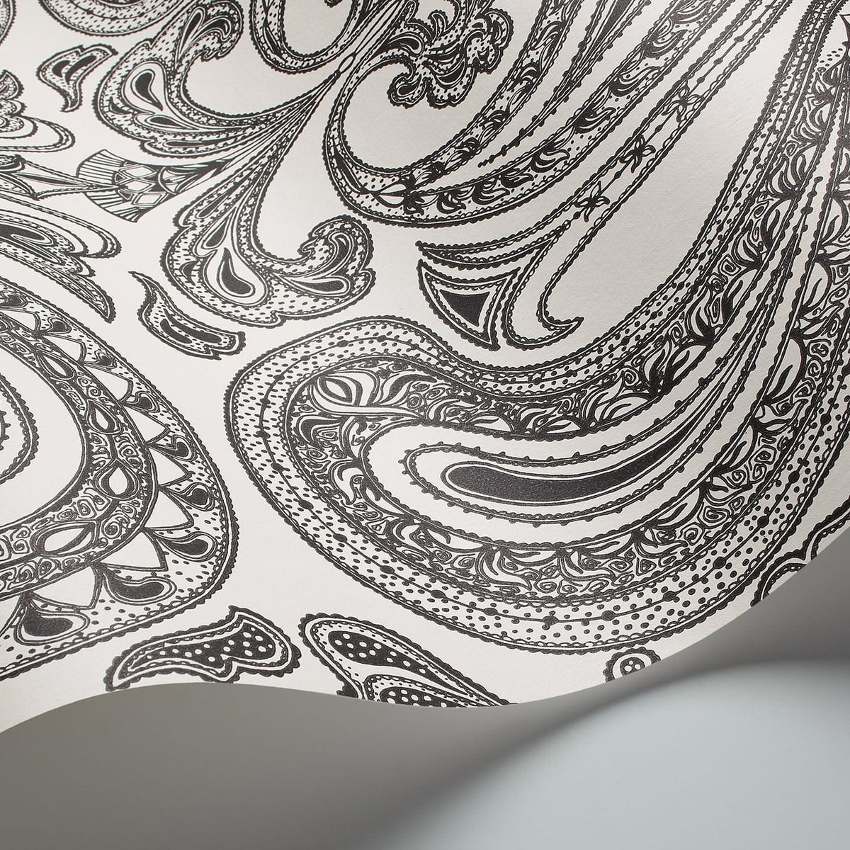Malabar wallpaper by Cole & Son, Black & White, detail
