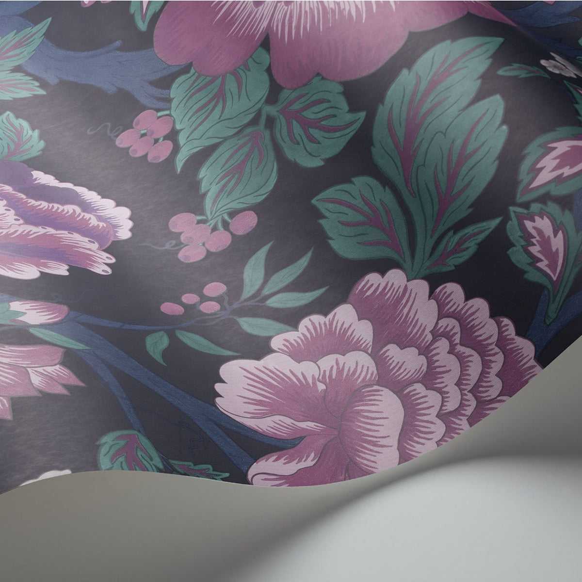 Cole & Son Midsummer Bloom 116/4015 wallpaper curved detail