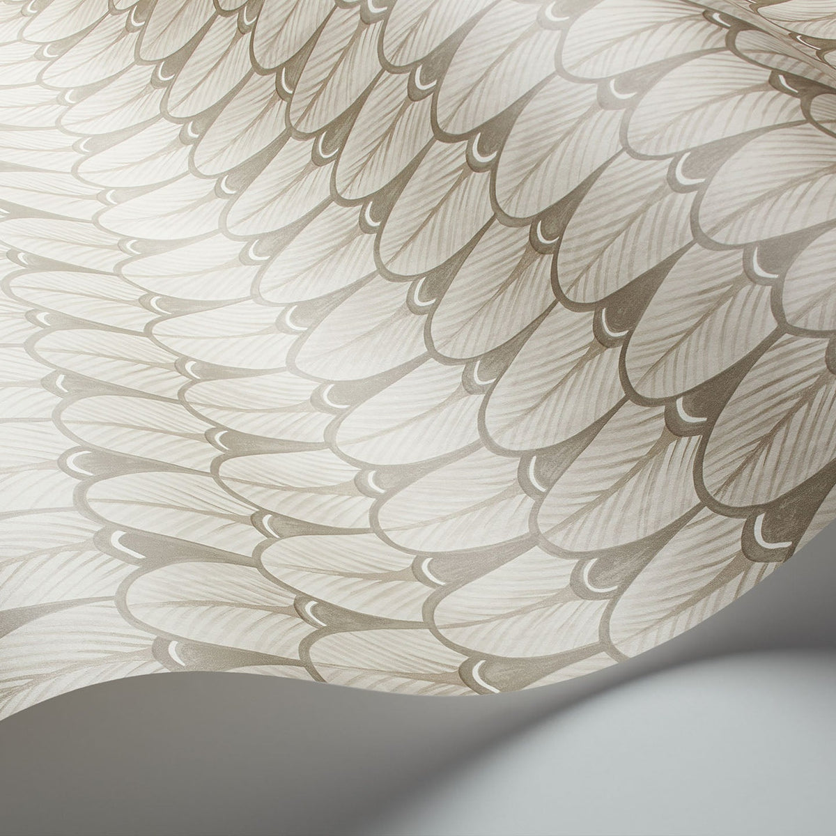 Cole & Son Narina 109/10049 wallpaper curved detail