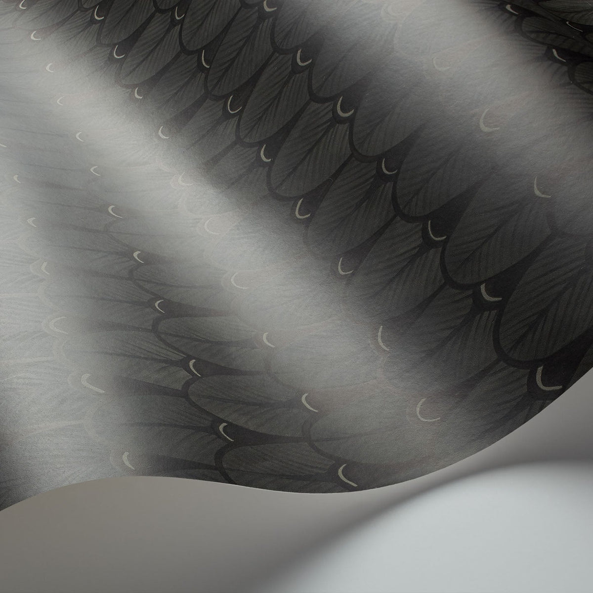 Cole & Son Narina 109/10046 wallpaper curved detail