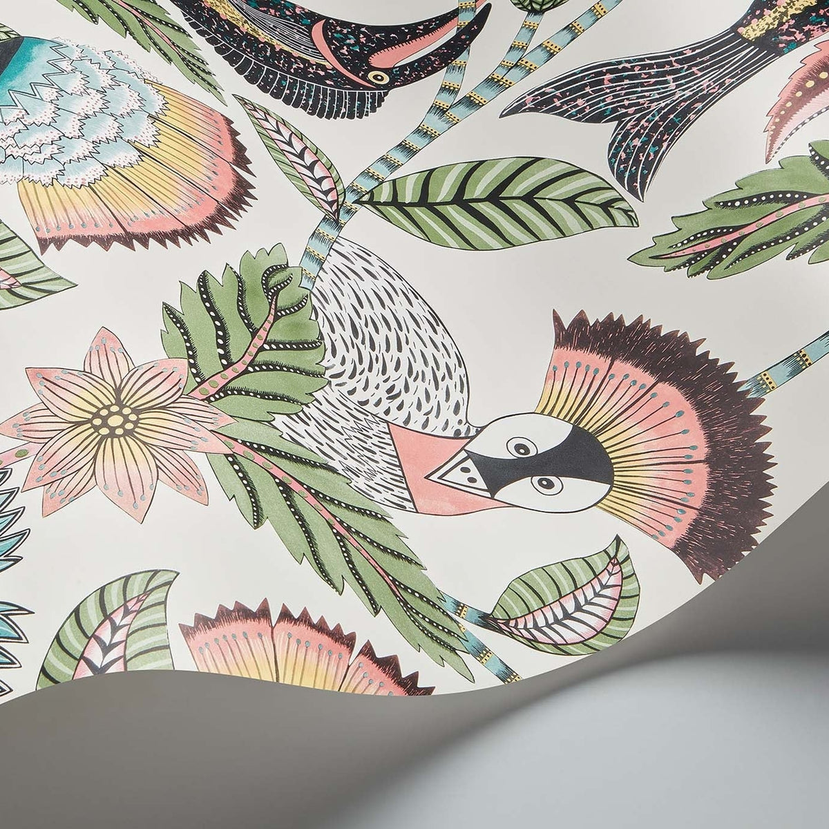 Cole & Son Nene 119/8036 wallpaper curved detail