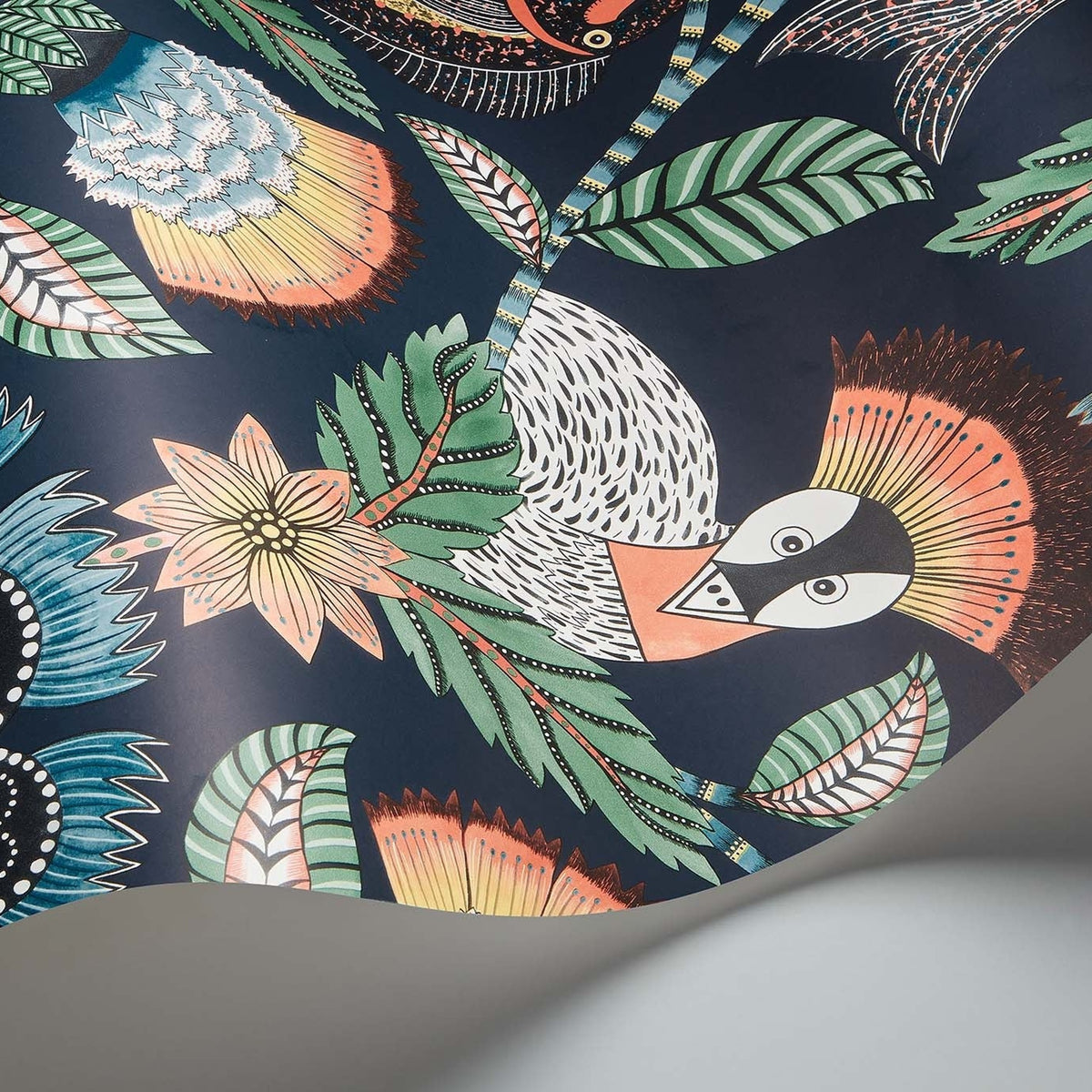 Cole & Son Nene 119/8037 wallpaper curved detail