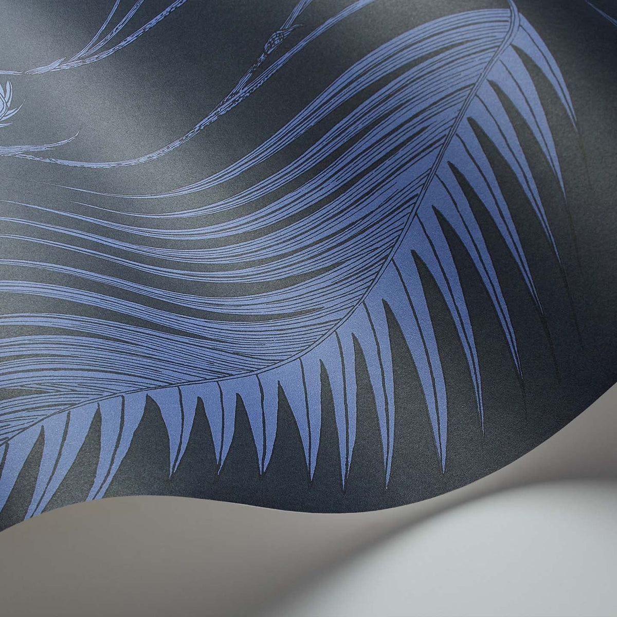 Cole & Son Palm Leaves 112/2008 wallpaper curved detail