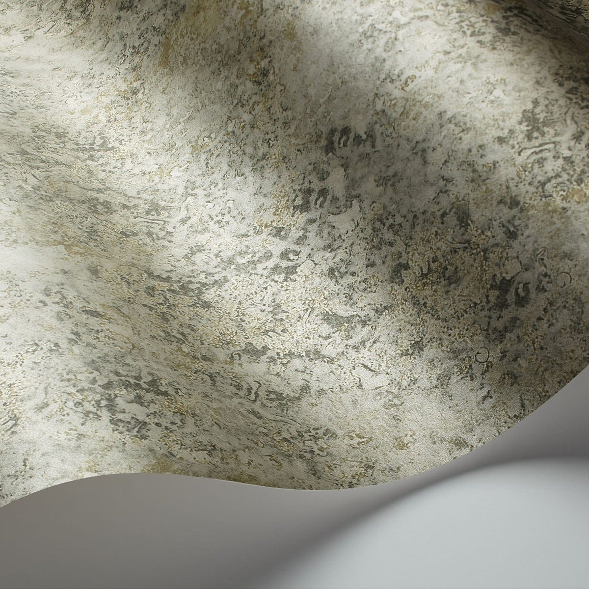 Cole & Son Patina Haze wallpaper — Moss detail