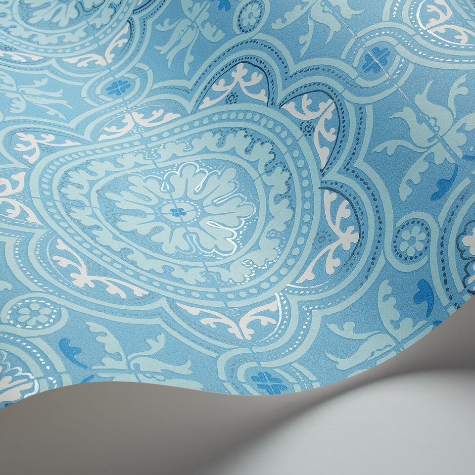 Cole & Son Piccadilly wallpaper — Hyacinth on Midnight detail