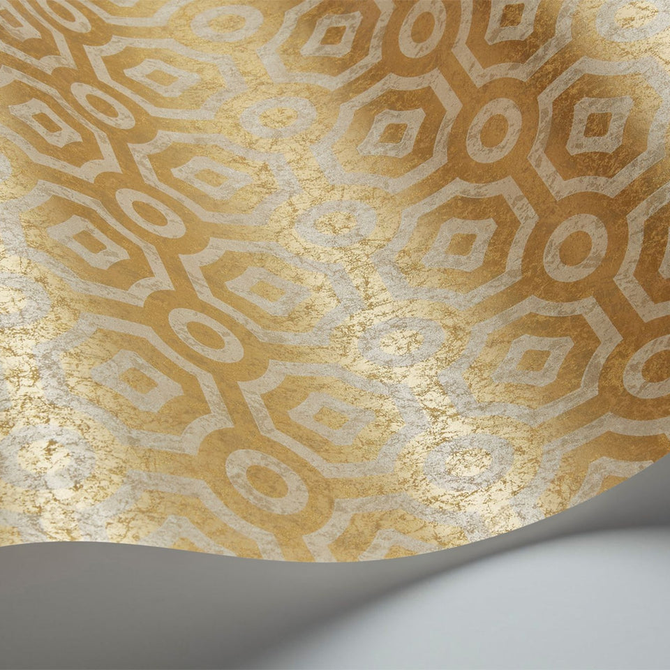 Queen’s Quarter wallpaper in Metallic Silver on Metallic Gold by Cole & Son — finish detail