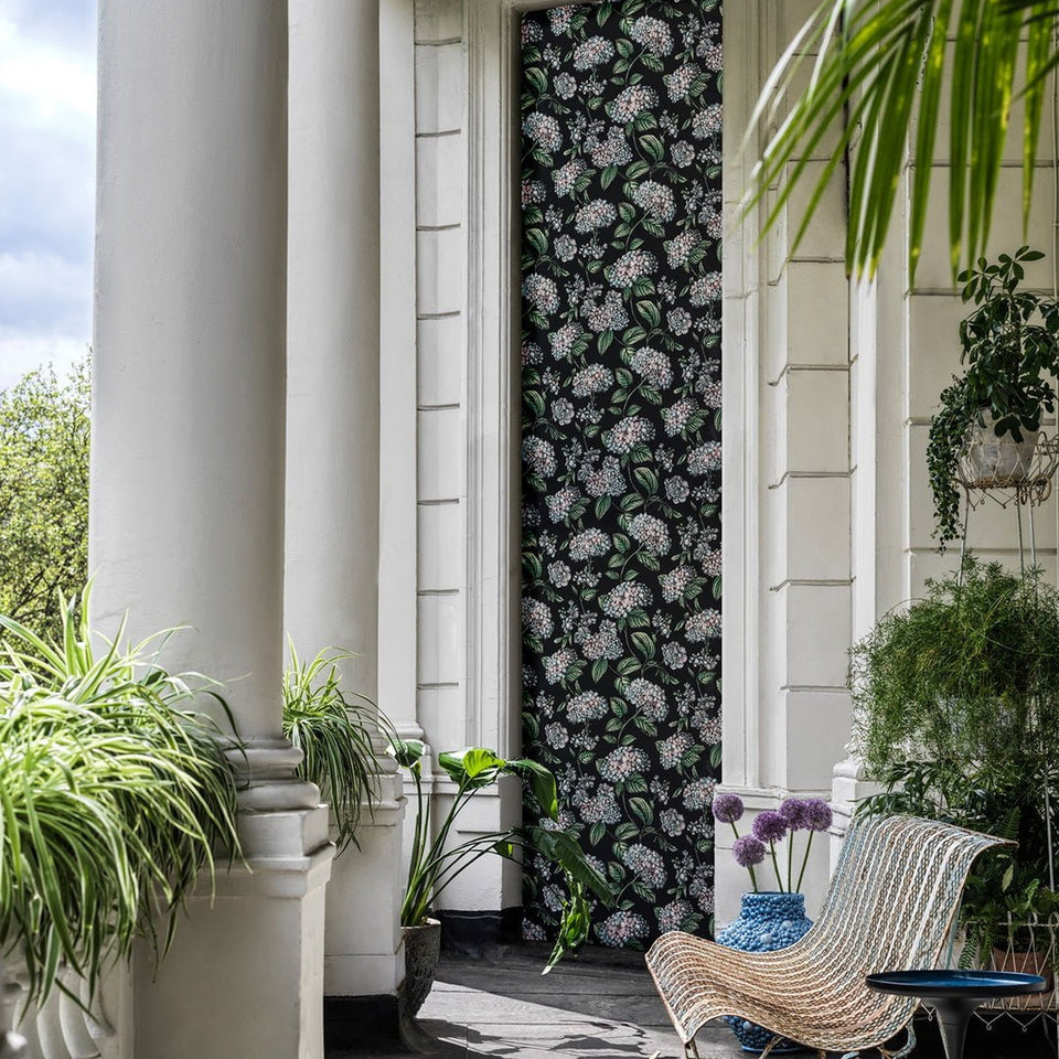 Ramo di Ortensia wallpaper in Pastel on Charcoal by Cole & Son — room setting