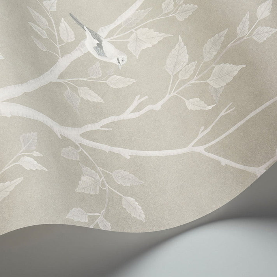 Seasonal Woods wallpaper by Cole & Son in Platinum Matte, surface detail