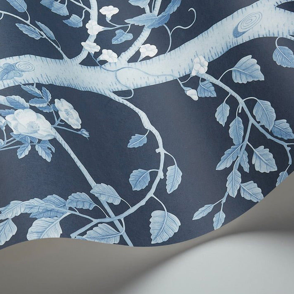 Seasonal Woods wallpaper by Cole & Son in Midnight, surface detail
