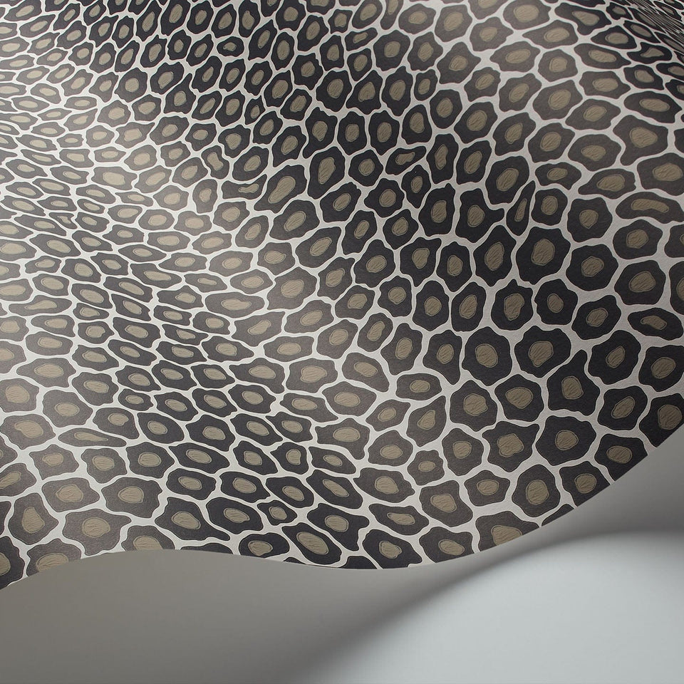 Senzo Spot by Cole & Son in Soot & Snow, surface detail