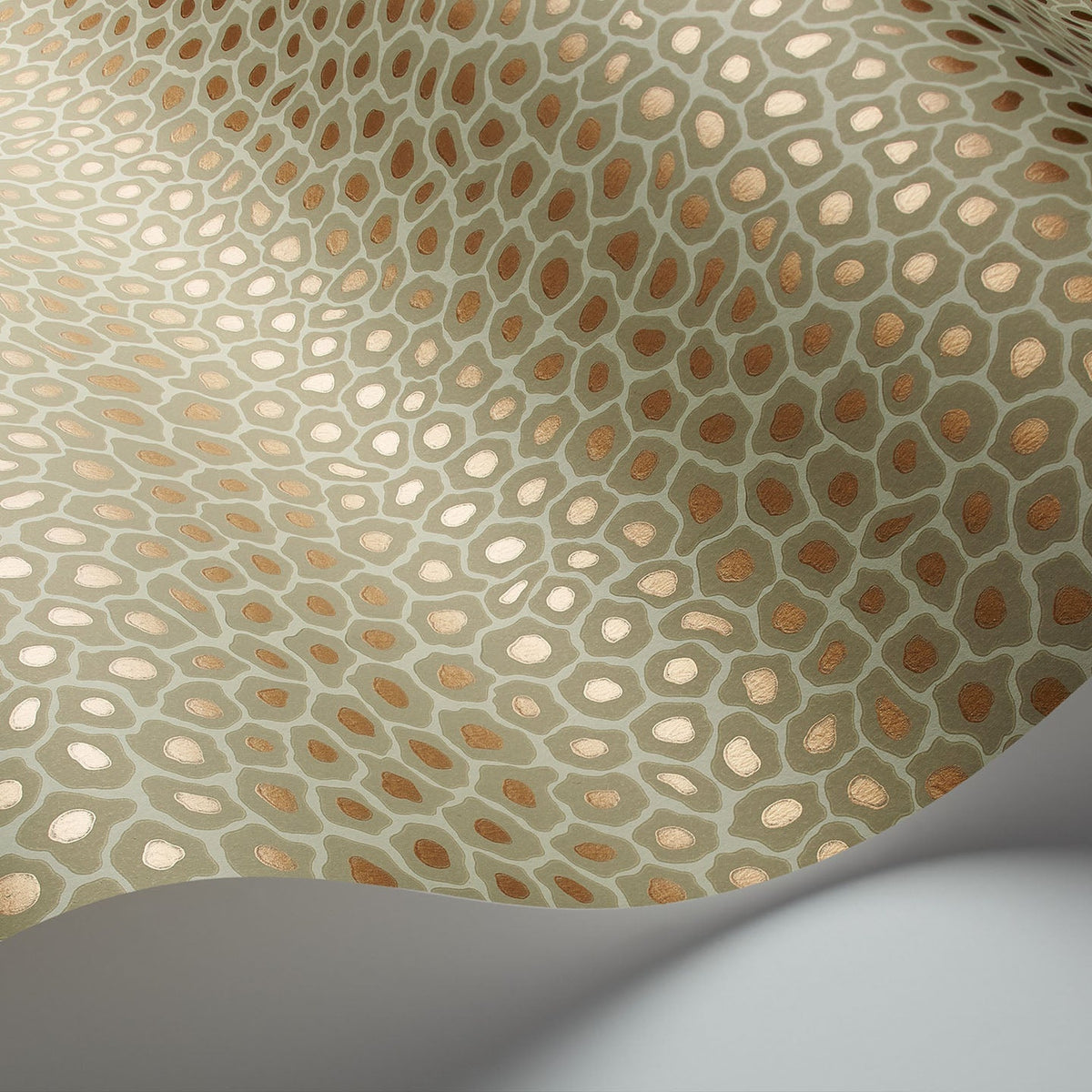 Senzo Spot by Cole & Son in Old Olive & Metallic Bronze, surface detail