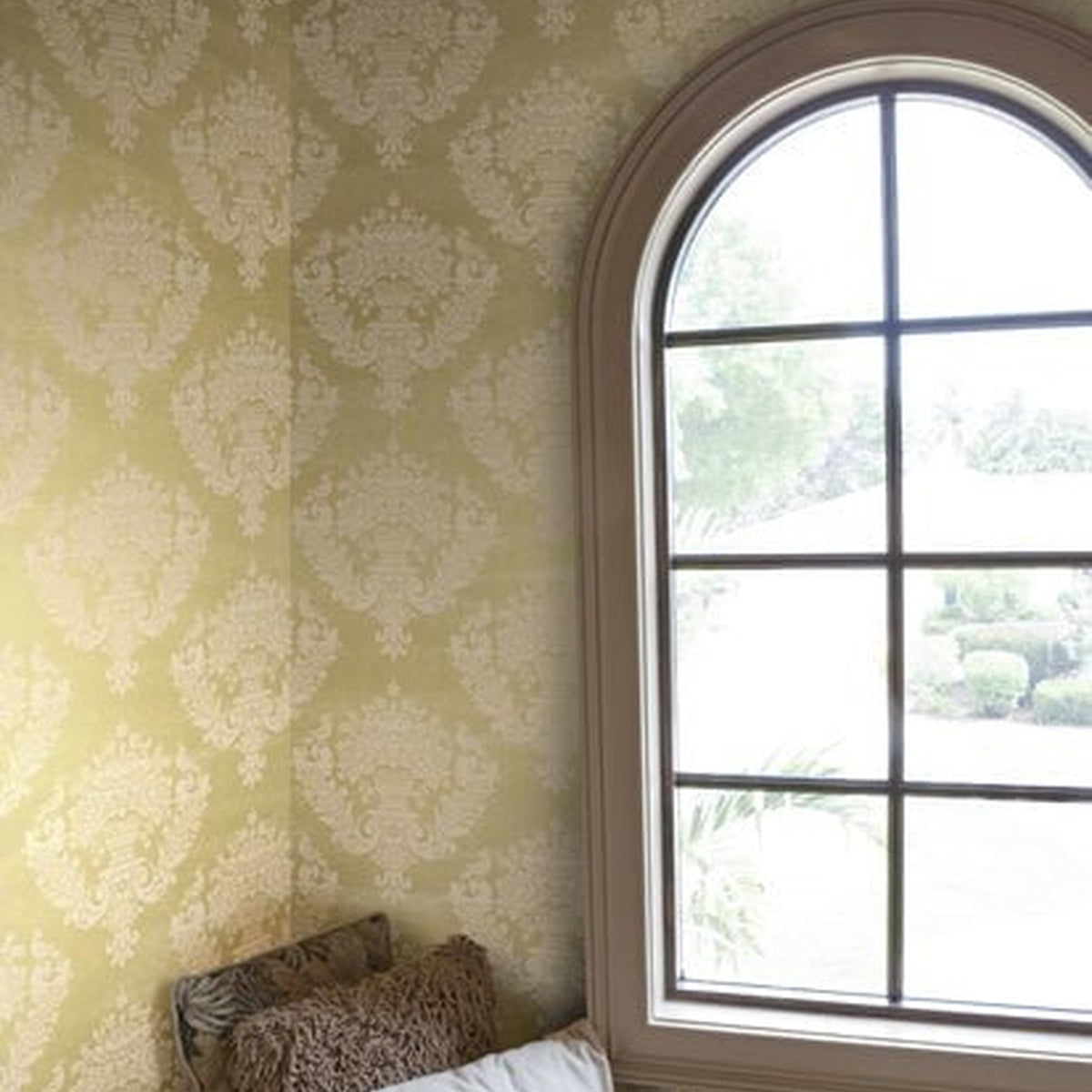 Sudbury wallpaper by Cole & Son in Dark Linen, room setting