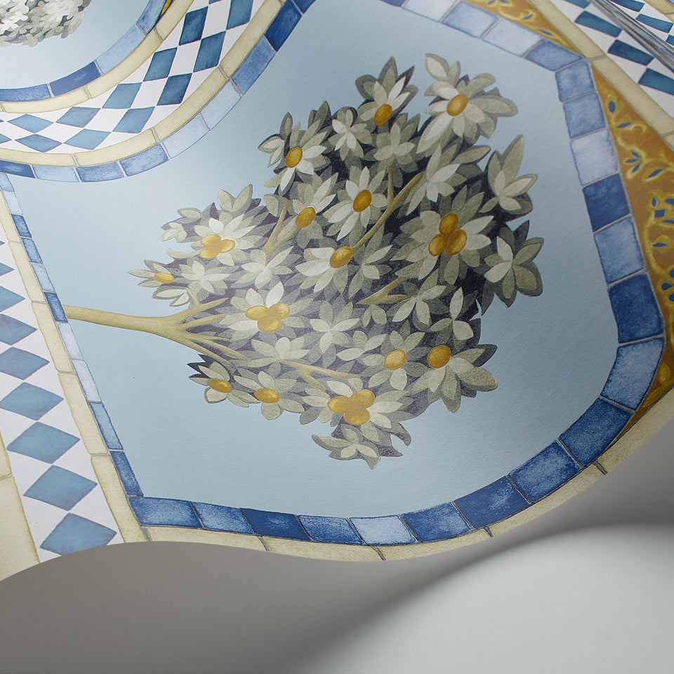 Sultan’s Palace wallpaper by Cole & Son in China Blue & Ochre, surface detail