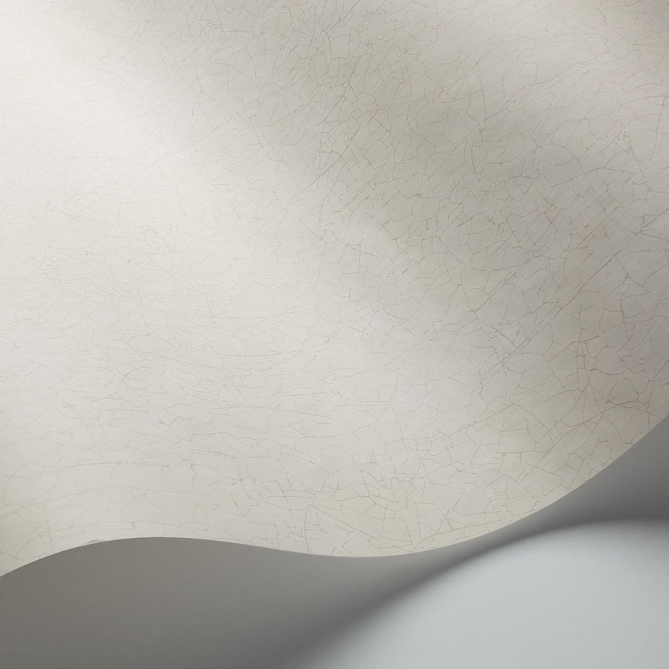 Trianon wallpaper in Chalk, curved wallpaper detail