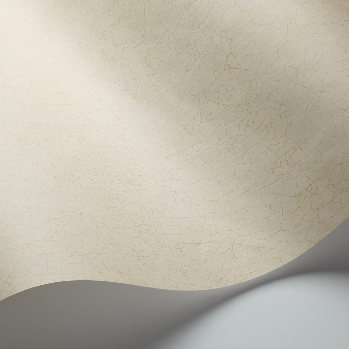 Trianon wallpaper in Cream, curved wallpaper detail