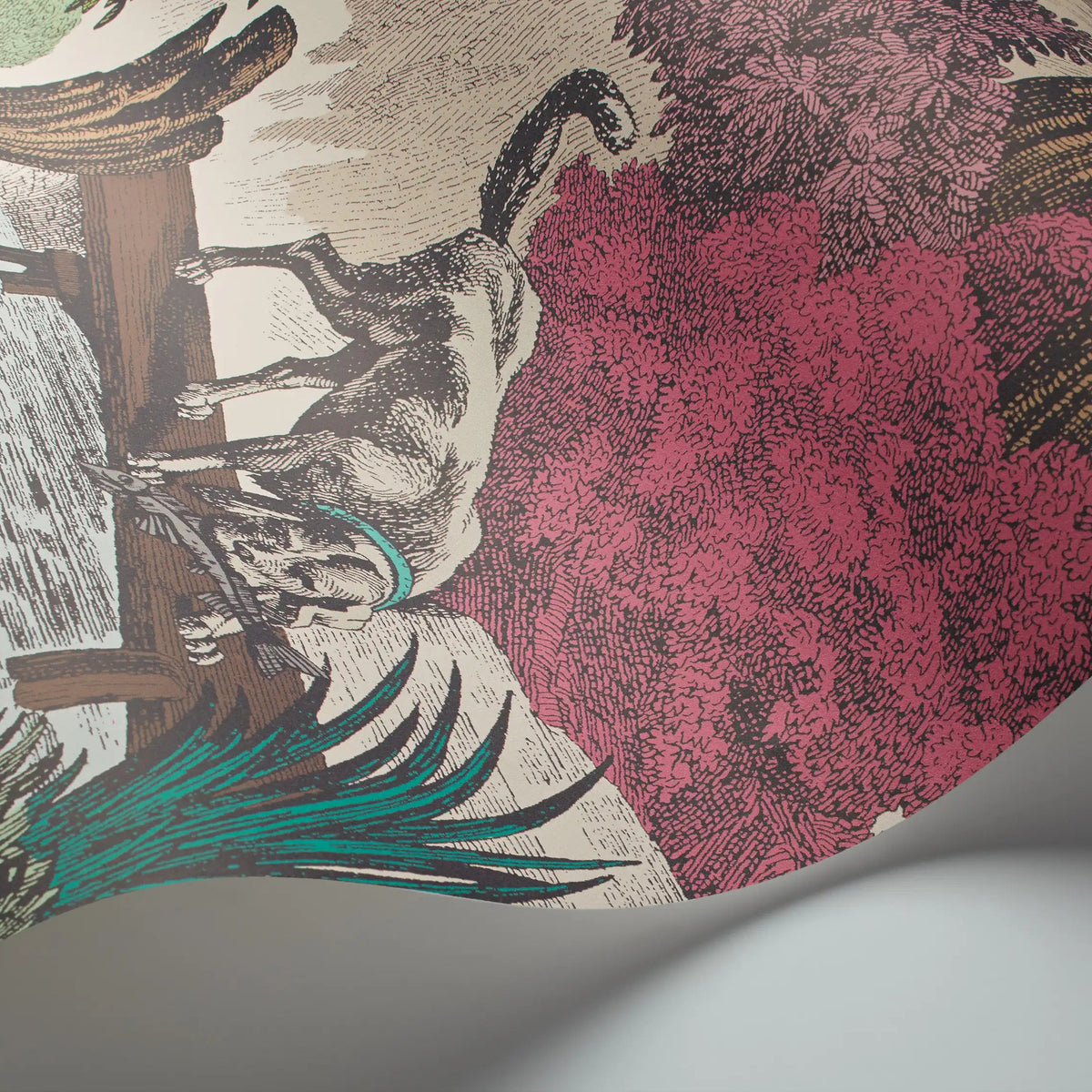 Versailles Grand in Bright Classic Multi, curved wallpaper detail