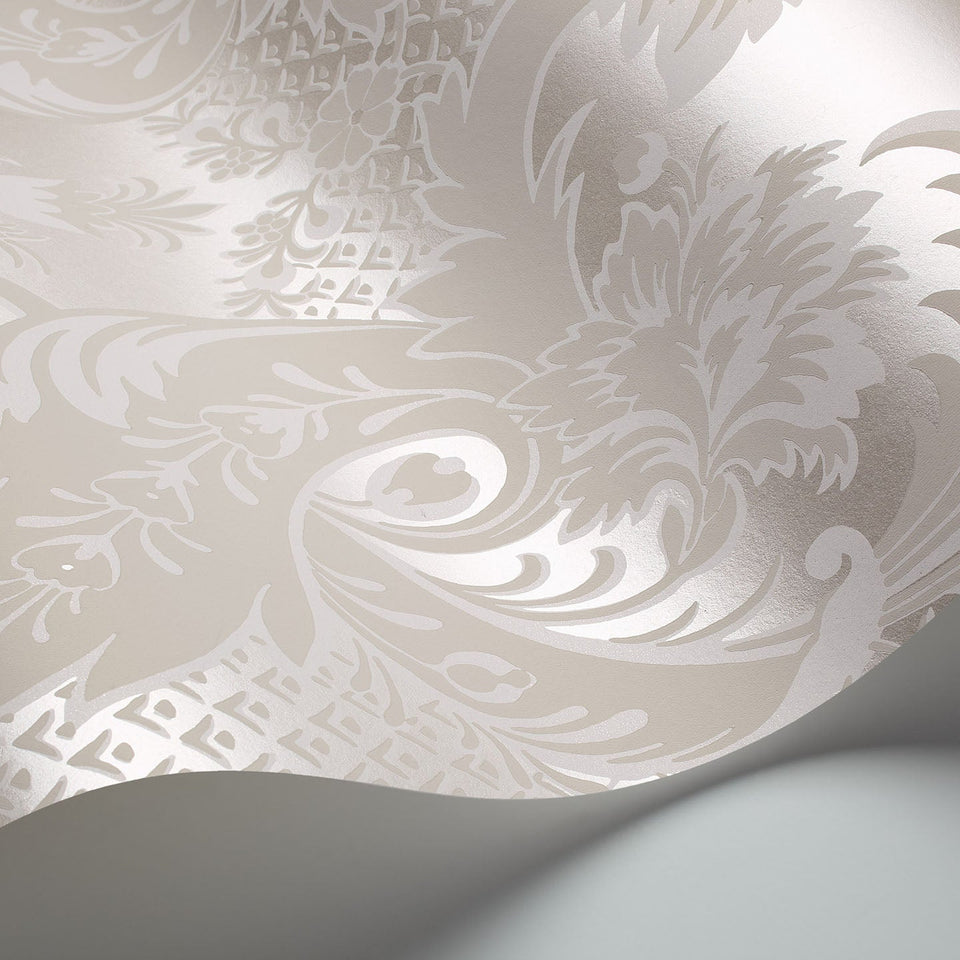 Cole & Son Wyndham wallpaper in Chalk & Stone on Silver Mica — wallpaper detail