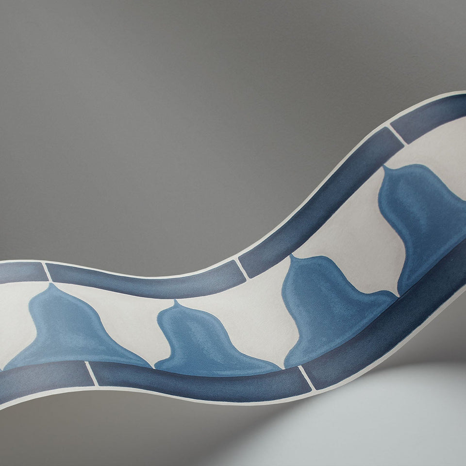 Cole & Son Zellige Border in China Blue & White — border detail