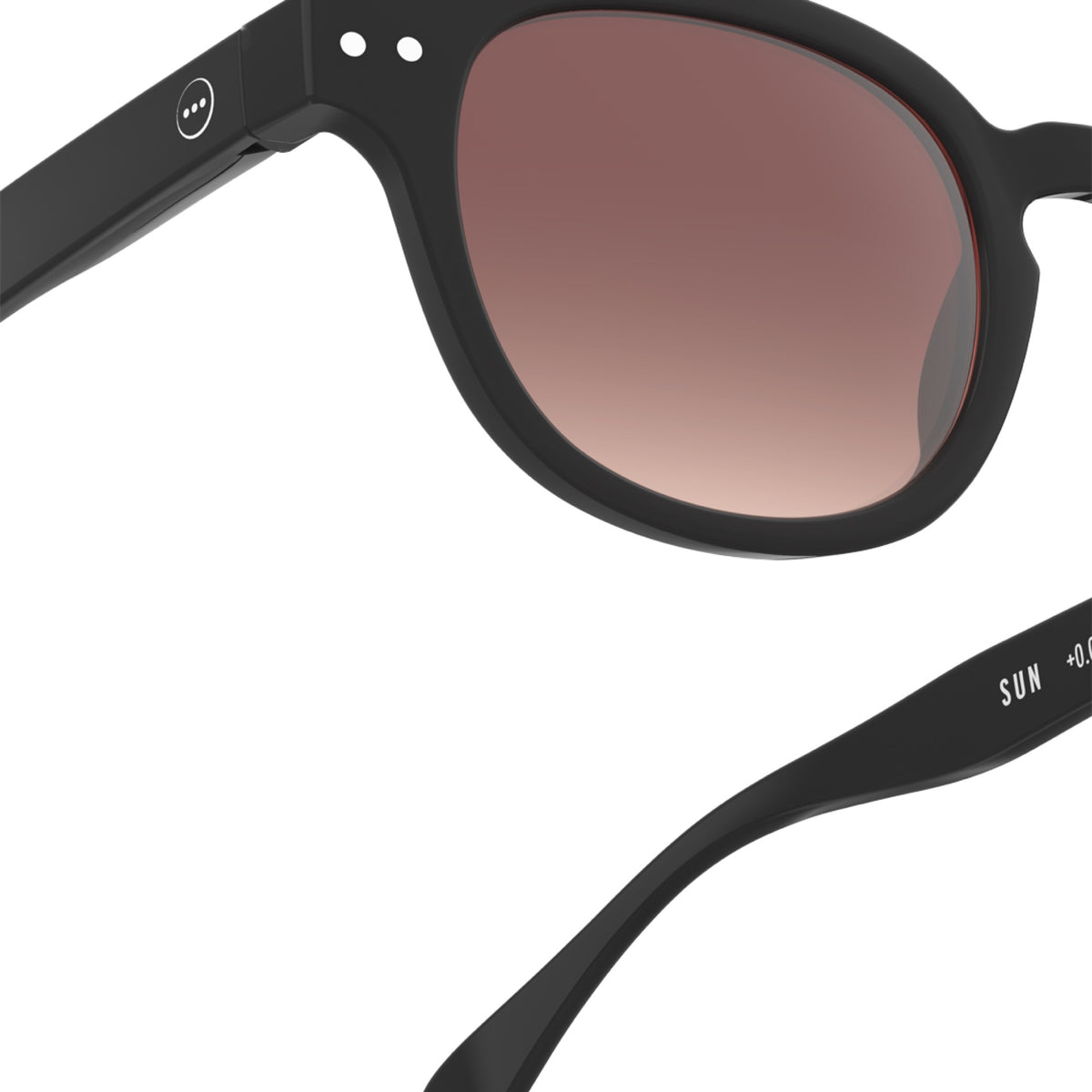 Frame and lens detail of IZIPIZI #C Polarized Sunglasses in Black Road