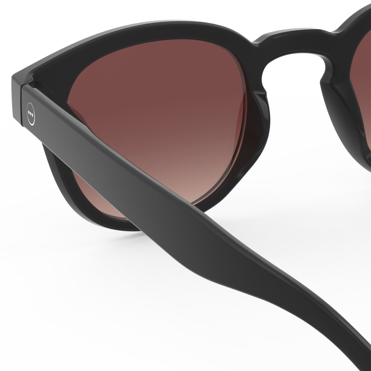Frame and lens detail of IZIPIZI #C Polarized Sunglasses in Black Road