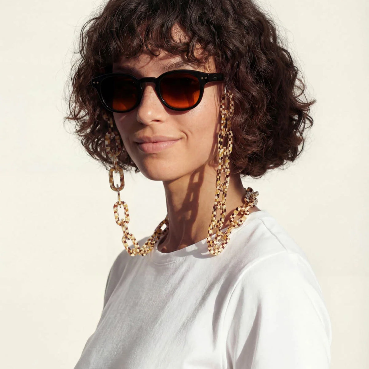 Model wearing IZIPIZI #C Polarized Sunglasses in Black Road